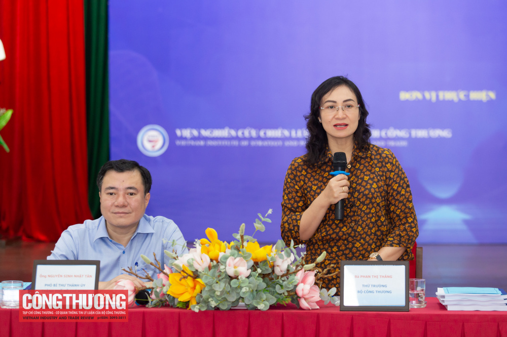 Thứ trưởng Phan Thị Thắng