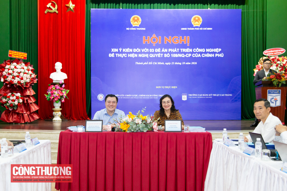 Thứ trưởng Bộ Công Thương Phan Thị Thắng và Phó BÍ thư Thành ủy TP. Hồ Chí Minh chủ trì Hội nghị