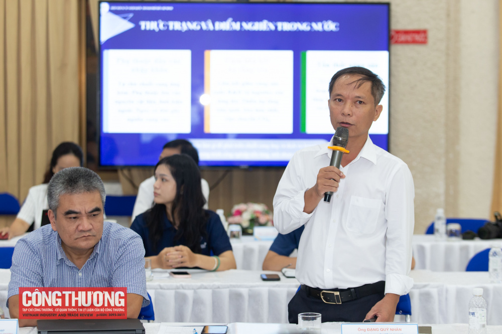 Đại biểu tham luận