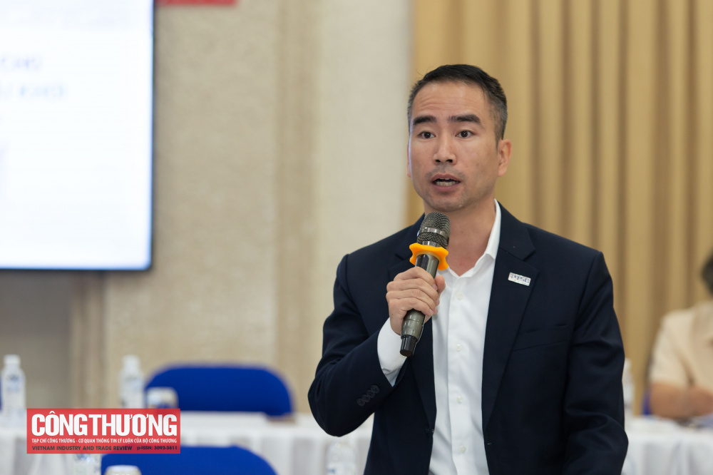 Đại biểu tham luận