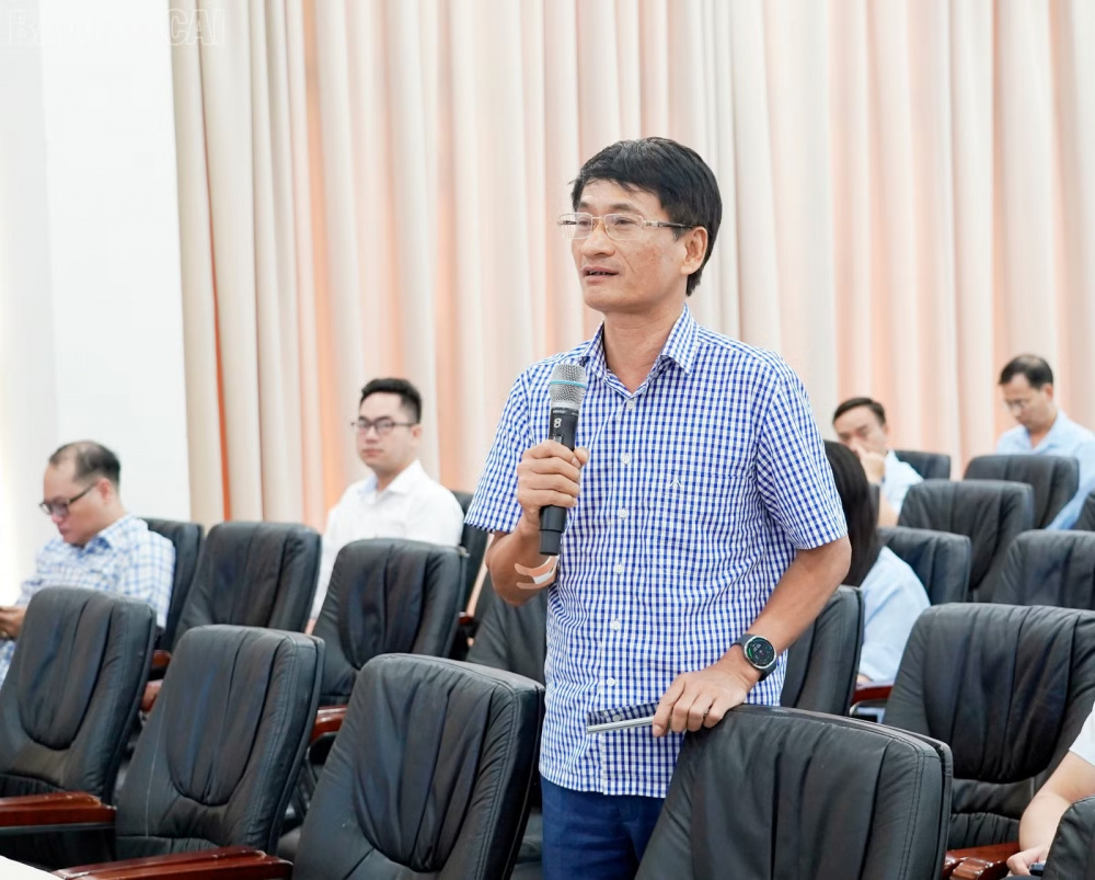 Đại diện Công ty TNHH Anh Nhẫn Lào Cai phát biểu thảo luận tại hội nghị.