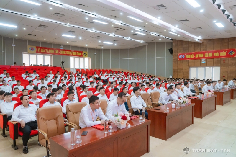 than thống nhất Ảnh: Trần Đạt