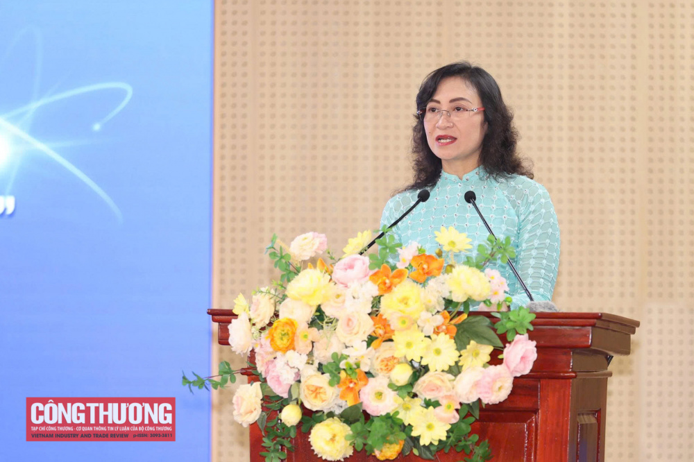 Thứ trưởng Bộ Công Thương Phan Thị Thắng cho biết, Thời gian qua, các doanh nghiệp, viện, trường trong Ngành đã chủ động chuyển từ ứng dụng công nghệ thông tin đơn lẻ sang xây dựng danh mục công nghệ, sản phẩm chiến lược gắn với hoạt động vận hành, sản xuất và thị trường, hướng tới hiệu quả cụ thể. 
