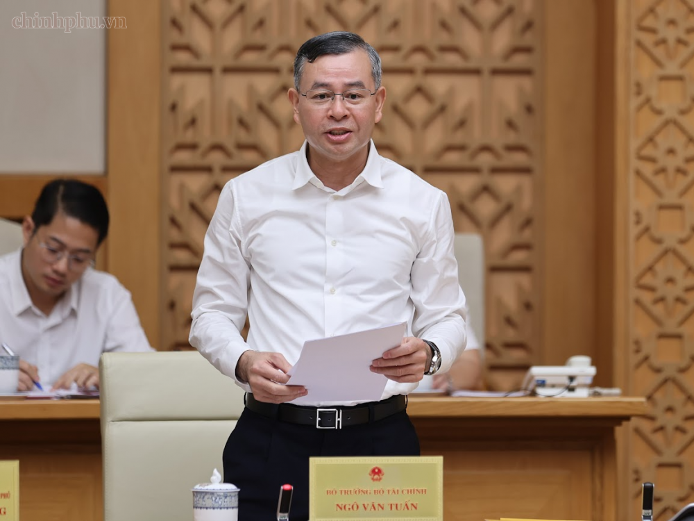 Bộ trưởng Bộ Tài chính Ngô Văn Tuấn báo cáo tại Phiên họp Chính phủ thường kỳ tháng 9 - Ảnh: chinhphu.vn