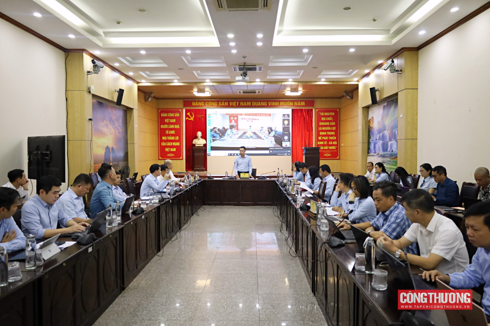 Sáng ngày 5/10/2026, tại Hà Nội, Thứ trưởng Bộ Công Thương Nguyễn Việt Sơn đã có buổi làm việc với Cục Địa chất và Khoáng sản.