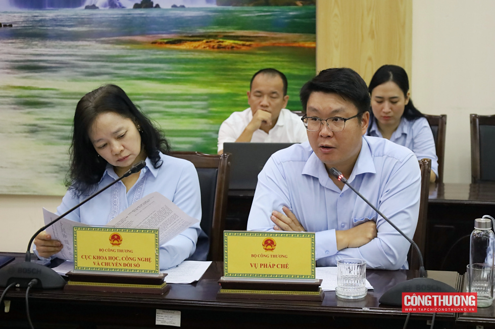 Phó Vụ trưởng Vụ Pháp chế Phạm Thành Trung phát biểu