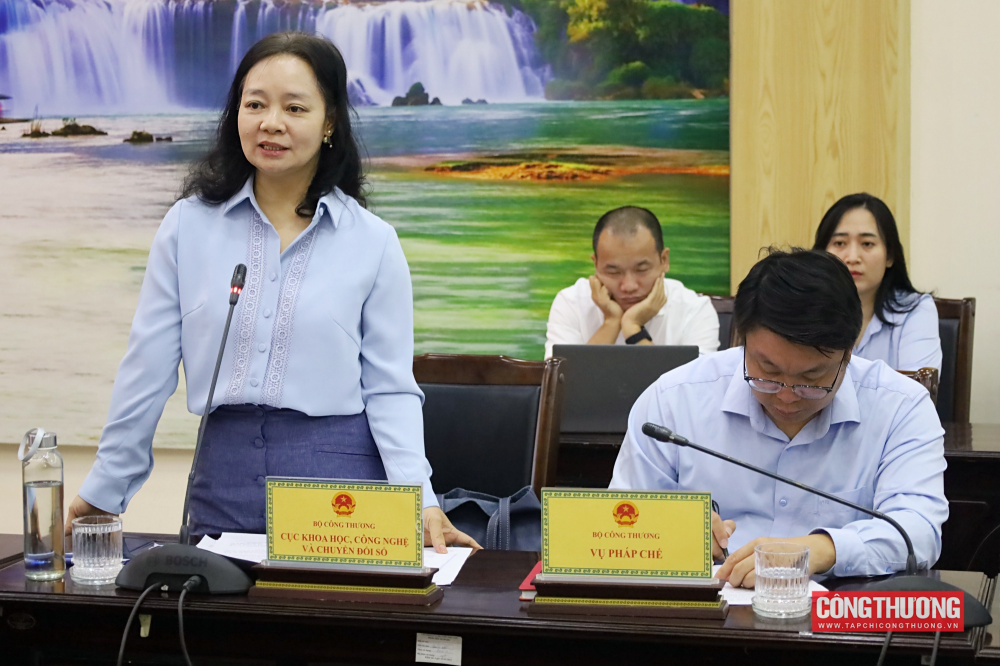Cục trưởng Cục Khoa học, Công nghệ và Chuyển đổi số Nguyễn Thị Lâm Giang phát biểu