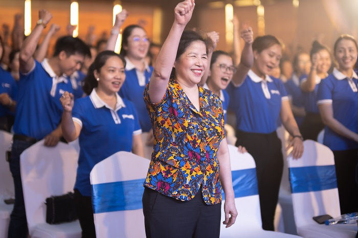Từ những ngày đầu tại nhà máy, bà Mai Kiều Liên cùng các thế hệ cán bộ, kỹ sư Vinamilk từng bước làm chủ sản xuất trong điều kiện còn nhiều khó khăn.