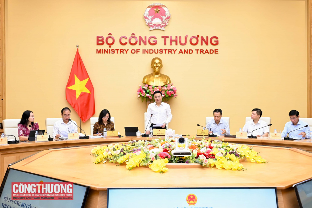 Bộ trưởng Bộ Công Thương Lê Mạnh Hùng nhấn mạnh việc phải xác định vị trí, vai trò đặc biệt quan trọng của công tác đào tạo và nghiên cứu khoa học