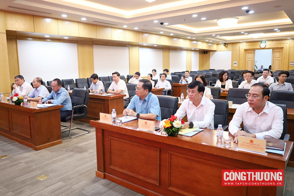 Đảng ủy Bộ Công Thương tiếp nhận Đảng bộ Cục Địa chất và Khoáng sản Việt Nam và Chi bộ Văn phòng Hội đồng đánh giá trữ lượng khoáng sản quốc gia