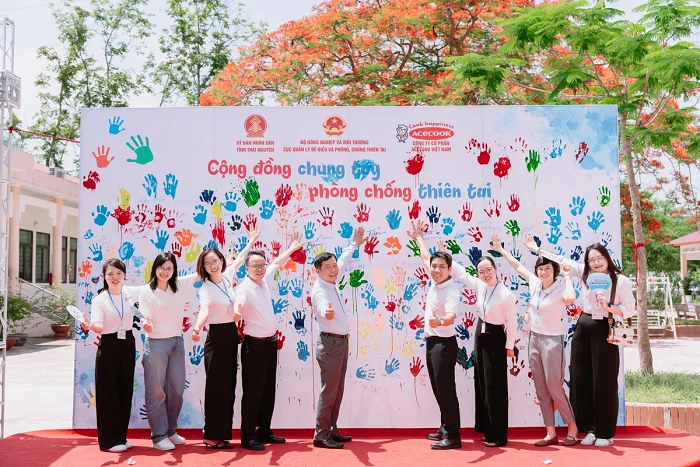 Acecook Việt Nam đồng hành cùng Cục Quản lý đê điều và Phòng chống thiên tai triển khai chuỗi hoạt động tuyên truyền, giáo dục kiến thức cho cộng đồng. Ảnh: Acecook Việt Nam.