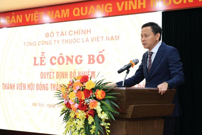 Kiện toàn nhân sự