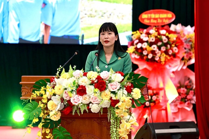 Chủ tịch Hội đồng thành viên Công ty Yến sào Khánh Hòa Trịnh Thị Hồng Vân phát biểu tại Hội nghị.