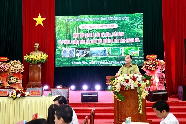 Các đại biểu phát biểu tham luận tại hội nghị