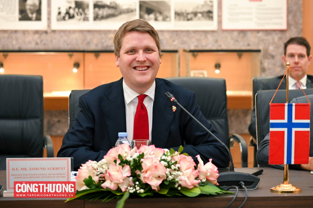 ộ trưởng Phát triển quốc tế Na Uy Åsmund Aukrust cho biết các bên đã đạt được bước tiến lớn sau phiên đàm phán thứ 18 và hai bên đều thống nhất mục tiêu hoàn tất đàm phán sớm trong thời gian tới.