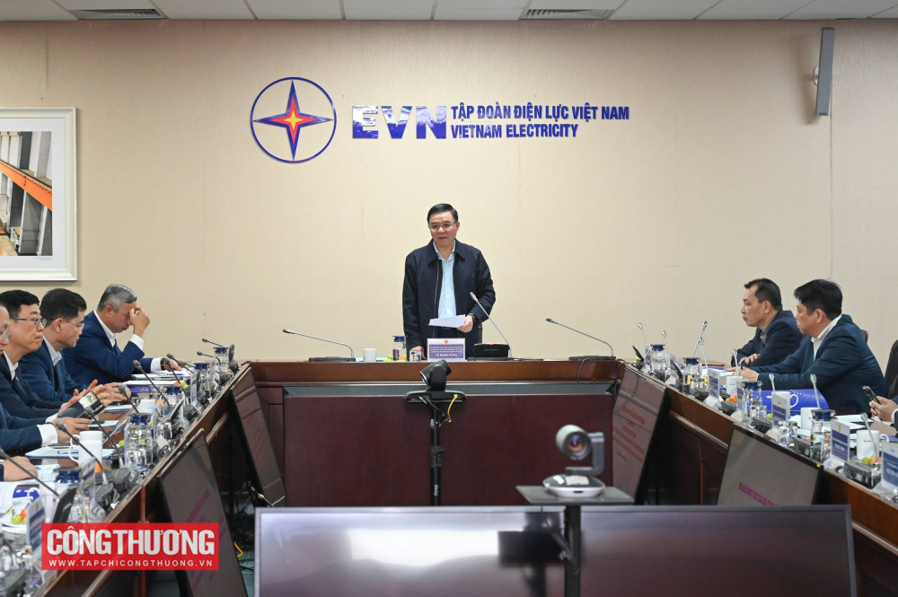 Quyền Bộ trưởng Lê Mạnh Hùng đề nghị EVN và NSMO đảm bảo ung ứng đủ điện cho các sự kiện chính trị, văn hóa lớn, đặc biệt là dịp Tết Bính Ngọ 2026