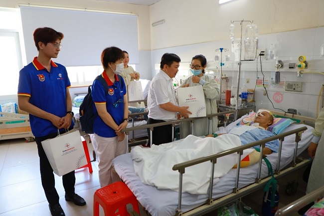 Đoàn Tổng Công ty thăm hỏi, tặng quà cho bệnh nhân đang điều trị tại Bệnh viện Lê Văn Thịnh, TP.HCM