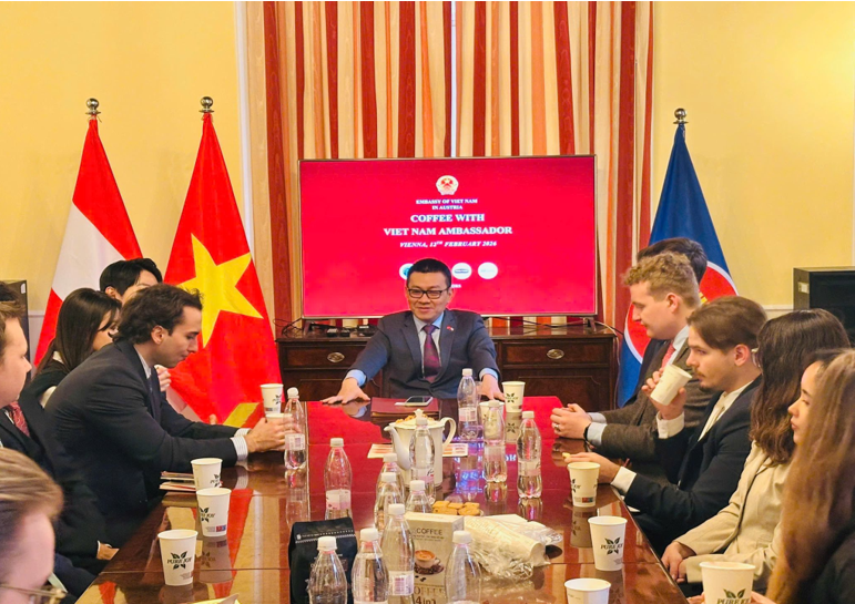 sáng kiến cà phê với đại sứ