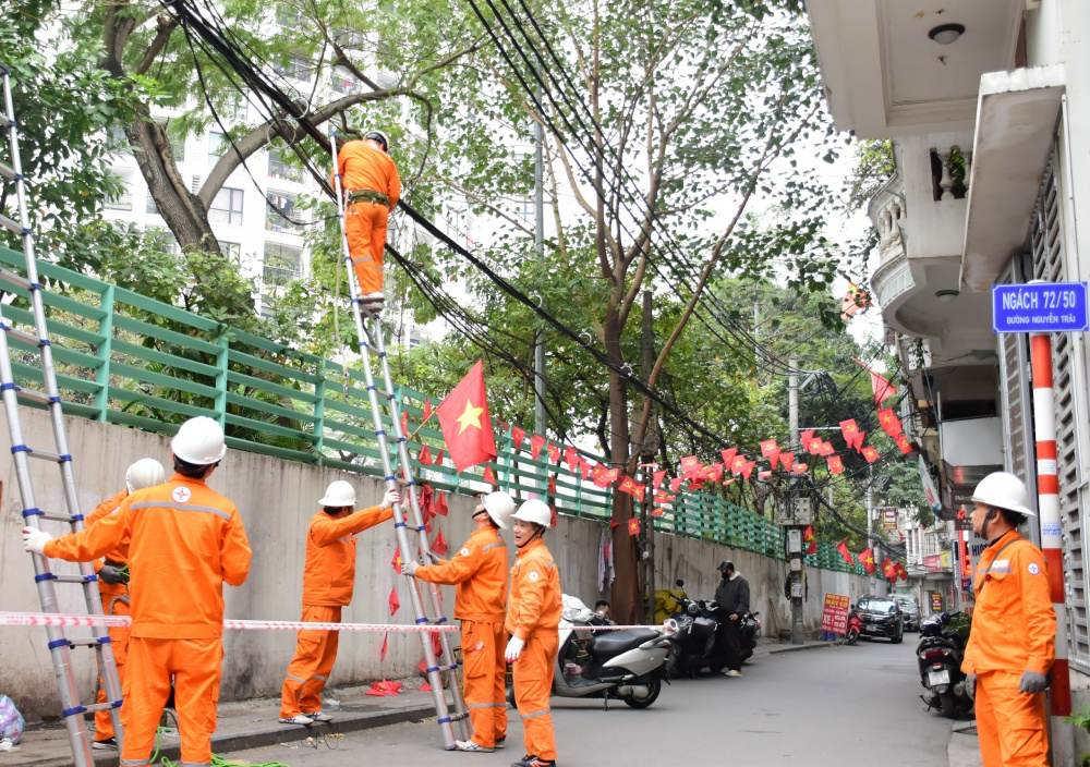 Chỉnh trang lưới điện - EVNHANOI chung tay kiến tạo diện mạo đô thị Thủ đô
