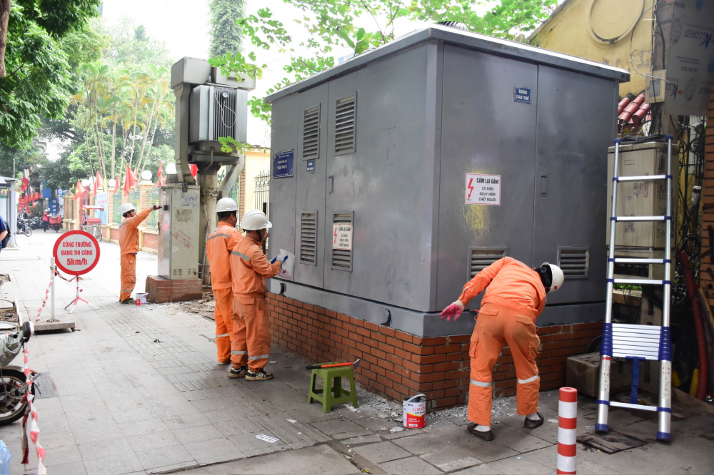 Chỉnh trang lưới điện - EVNHANOI chung tay kiến tạo diện mạo đô thị Thủ đô