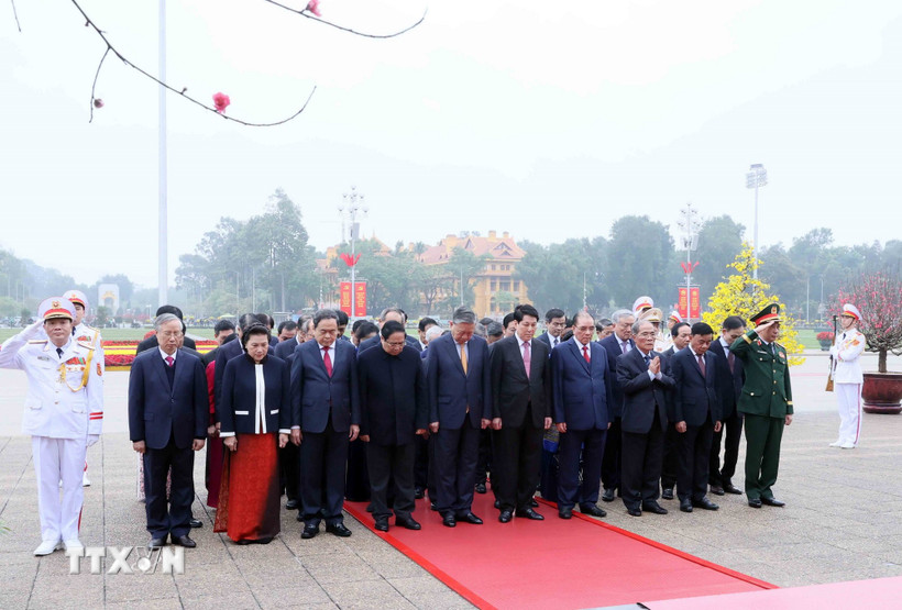 lãnh đạo viếng Chủ tịch Hồ Chí Minh