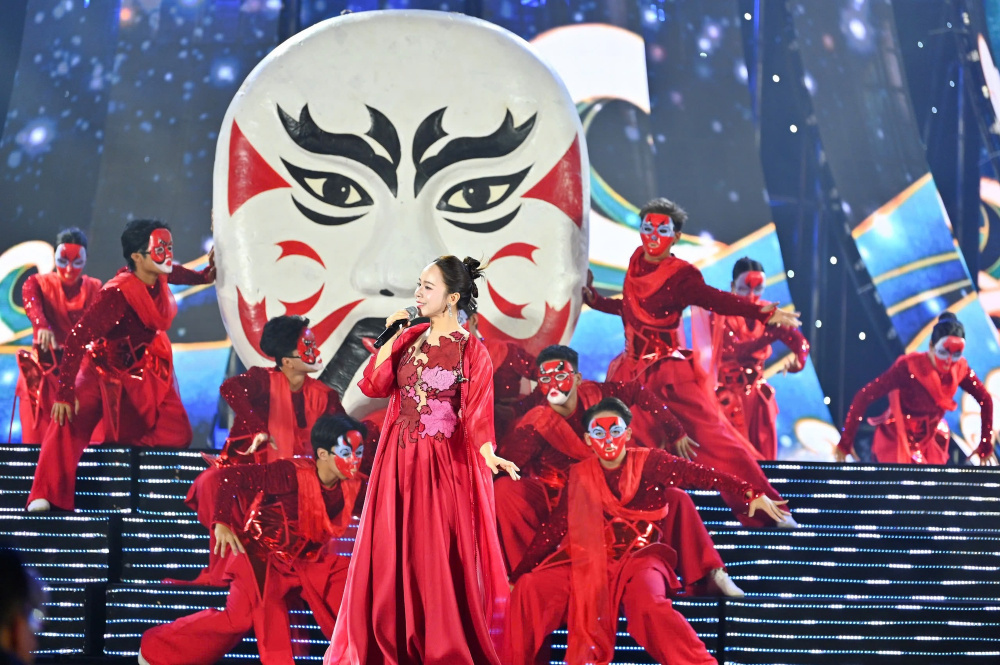 Thủ tướng: Chuyển đổi từ 'ưu tiên' sang 'tin yêu' và 'tự hào' khi dùng hàng Việt Nam