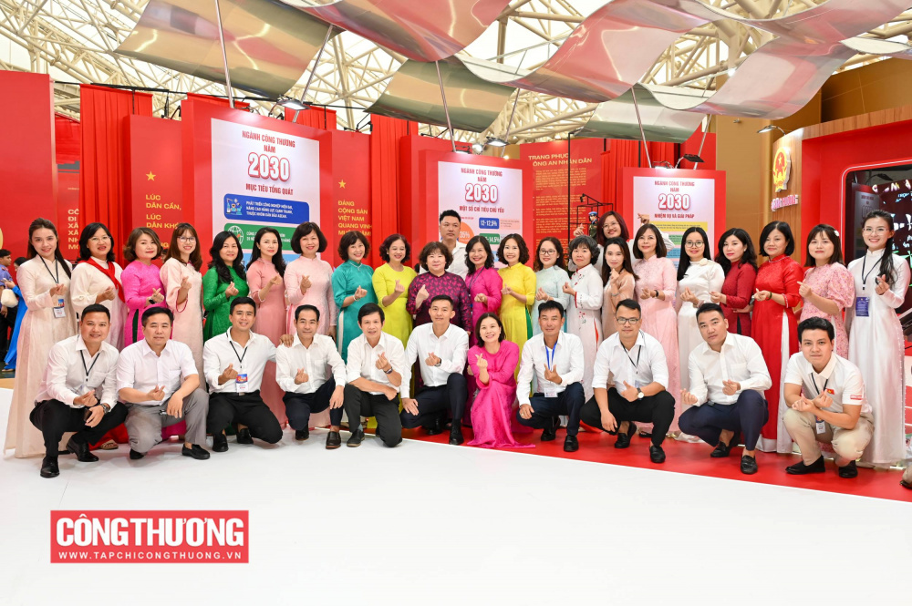 Tạp chí Công Thương tổ chức tiệc cuối năm và tri ân Nguyên Tổng Biên tập Đặng Thị Ngọc Thu