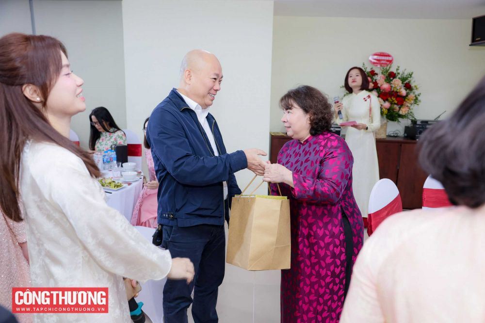 Tạp chí Công Thương tổ chức tiệc cuối năm và tri ân Nguyên Tổng Biên tập Đặng Thị Ngọc Thu