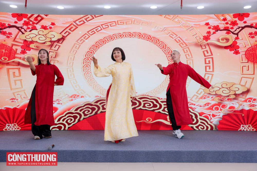 Tạp chí Công Thương tổ chức tiệc cuối năm và tri ân Nguyên Tổng Biên tập Đặng Thị Ngọc Thu