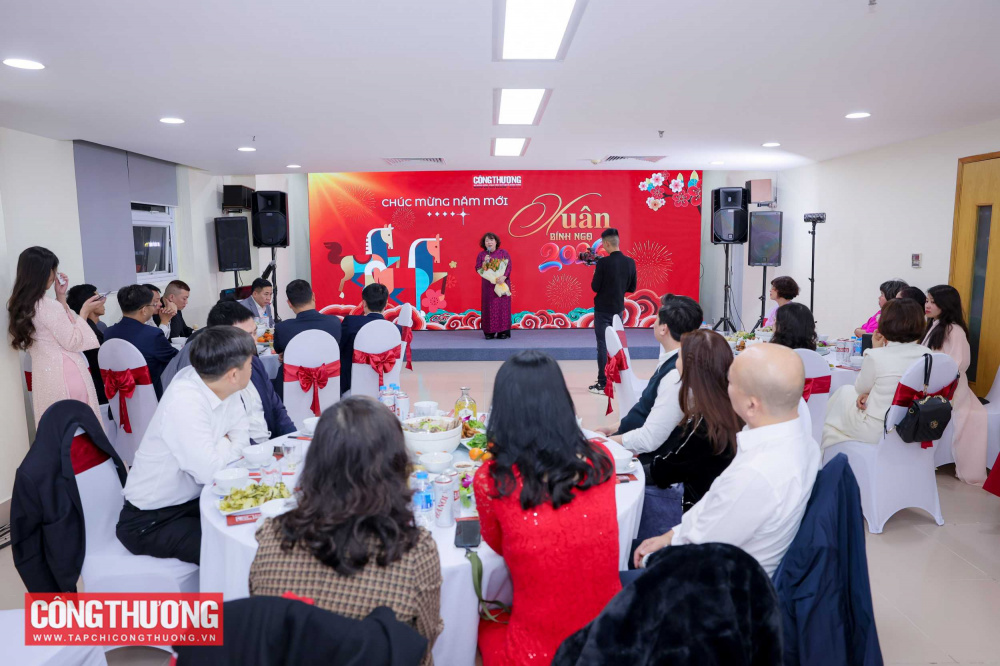 Tạp chí Công Thương tổ chức tiệc cuối năm và tri ân Nguyên Tổng Biên tập Đặng Thị Ngọc Thu