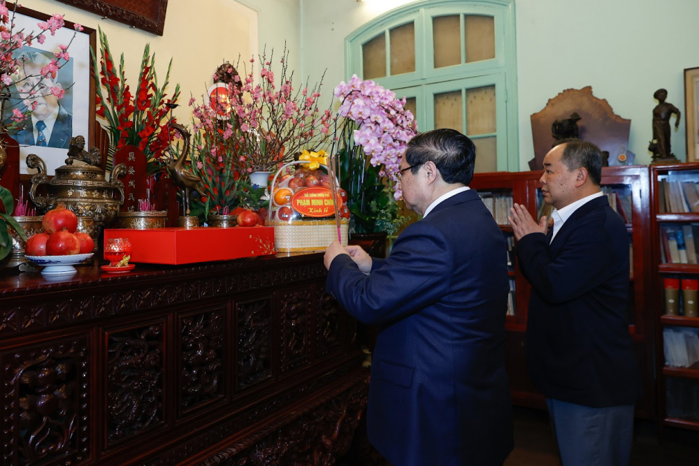 Thủ tướng Phạm Minh Chính thăm, chúc Tết nguyên lãnh đạo Đảng, Nhà nước và dâng hương tưởng nhớ các đồng chí cố lãnh đạo