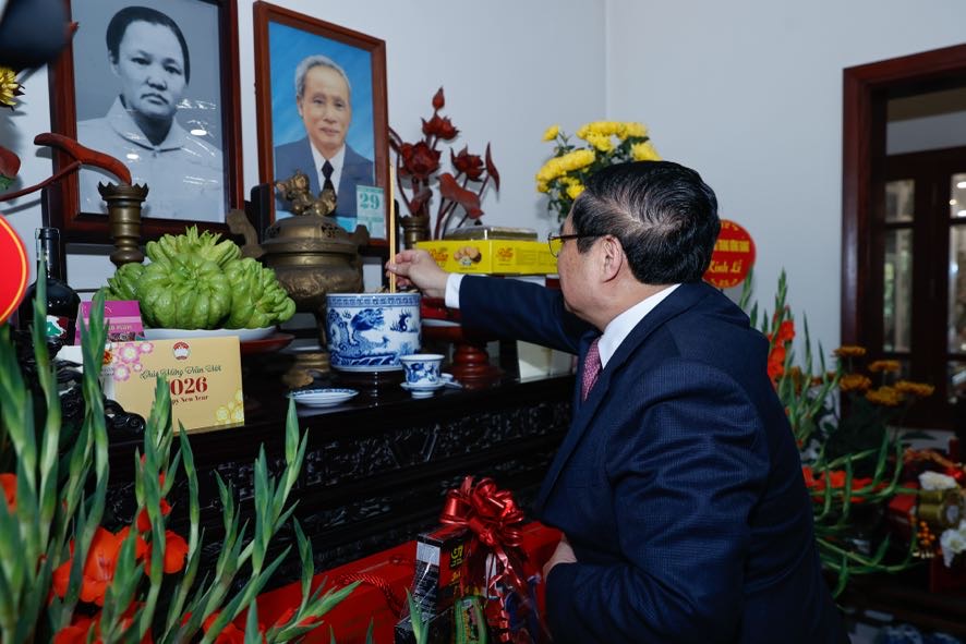 Thủ tướng Phạm Minh Chính thăm, chúc Tết nguyên lãnh đạo Đảng, Nhà nước và dâng hương tưởng nhớ các đồng chí cố lãnh đạo