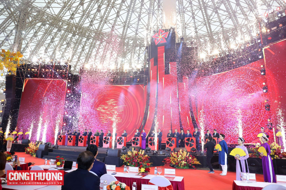 Chính thức khai mạc Hội chợ Mùa Xuân lần thứ nhất năm 2026