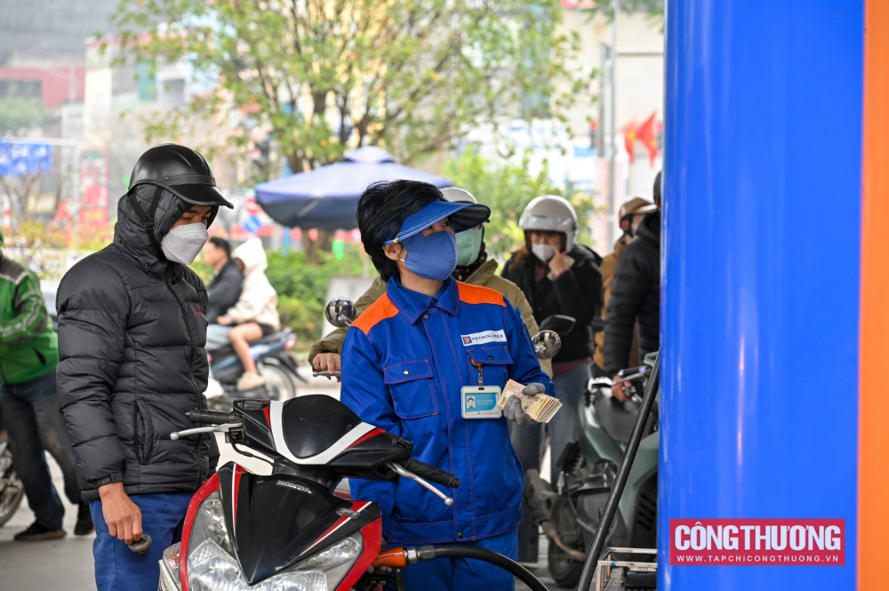 Hệ thống phân phối xăng dầu duy trì hoạt động liên tục trong suốt kỳ nghỉ