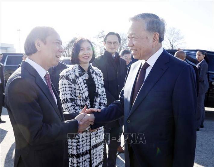 Đại sứ Việt Nam tại Hoa Kỳ Nguyễn Quốc Dũng tiễn Tổng Bí thư Tô Lâm - Ảnh: TTXVN