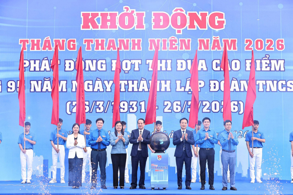 Các đại biểu thực hiện nghi thức Khởi động Tháng thanh niên năm 2026 và Phát động đợt Thi đua cao điểm Chào mừng 95 năm Ngày thành lập Đoàn TNCS Hồ Chí Minh (26/3/1931 - 26/3/2026).