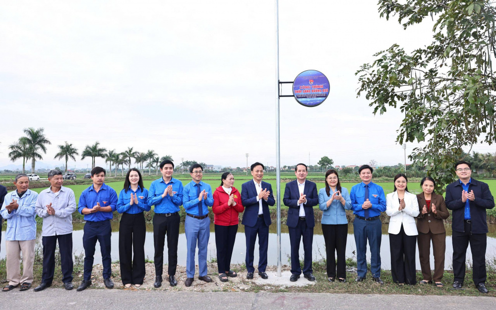 Khánh thành “Tuyến đường điện thắp sáng”