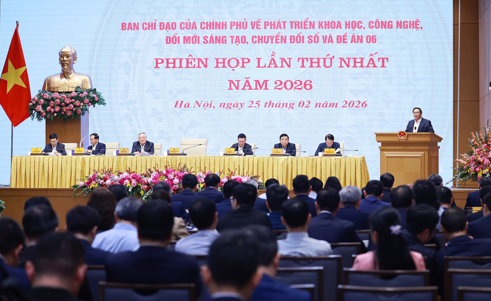 Các Bộ: Khoa học và Công nghệ, Công an, Công Thương khẩn trương xây dựng và trình ban hành văn bản hướng dẫn các Luật: Chuyển đổi số, Trí tuệ nhân tạo, An ninh mạng, Thương mại điện tử bảo đảm thời điểm ban hành và hiệu lực thi hành đồng bộ với luật, tránh khoảng trống pháp lý.