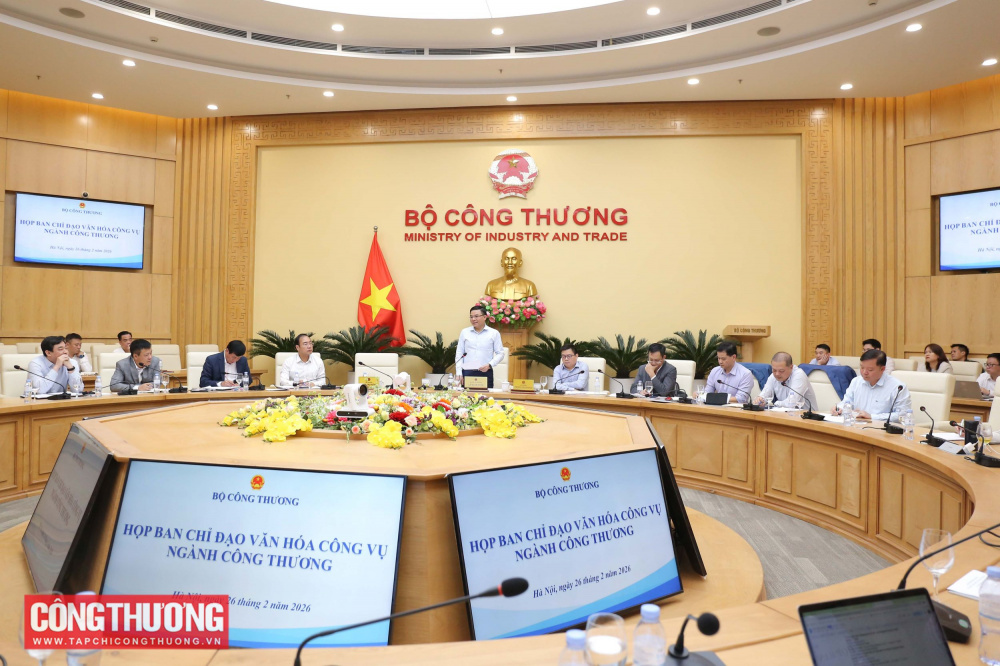 Vụ trưởng Vụ Tổ chức cán bộ Trần Quang Huy báo cáo về thực trạng văn hóa công vụ ngành Công Thương