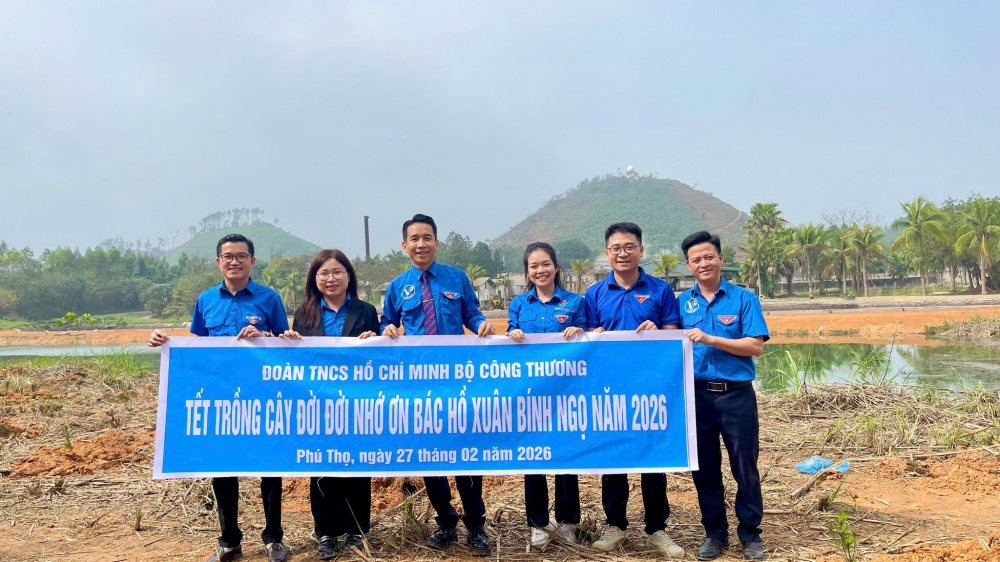 ra quân trồng cây