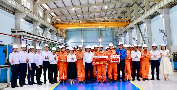 Đoàn công tác EVNGENCO3 thăm hỏi, chúc tết CBCNV 2 PXSC Vĩnh Tân