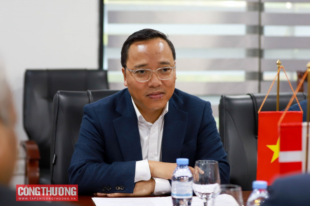 Thứ trưởng Nguyễn Hoàng Long