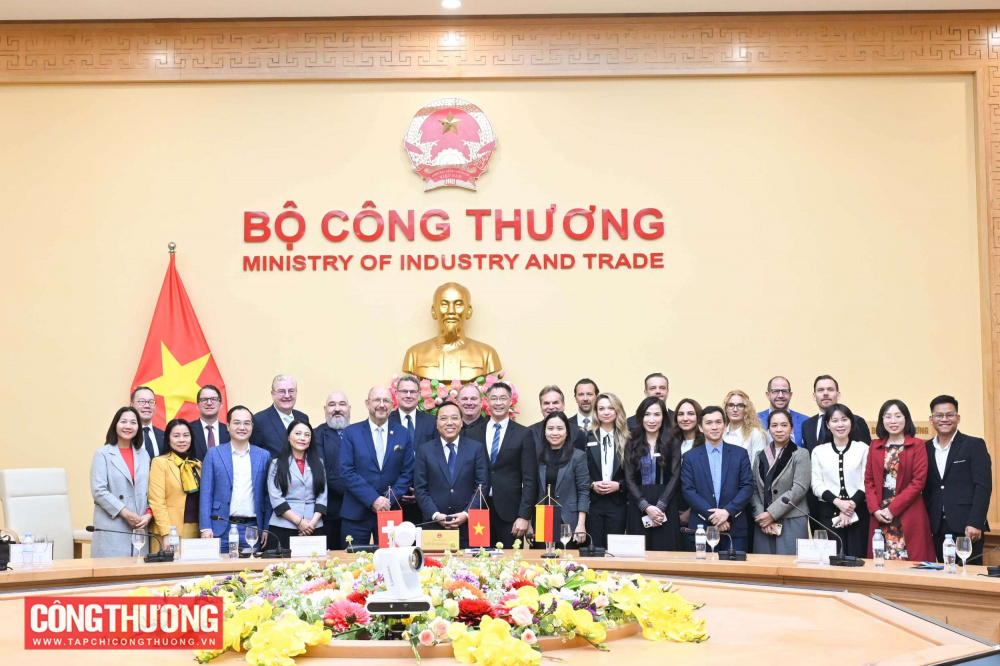 Thứ trưởng Nguyễn Hoàng Long tiếp Đoàn doanh nghiệp Thụy Sĩ - Châu Âu