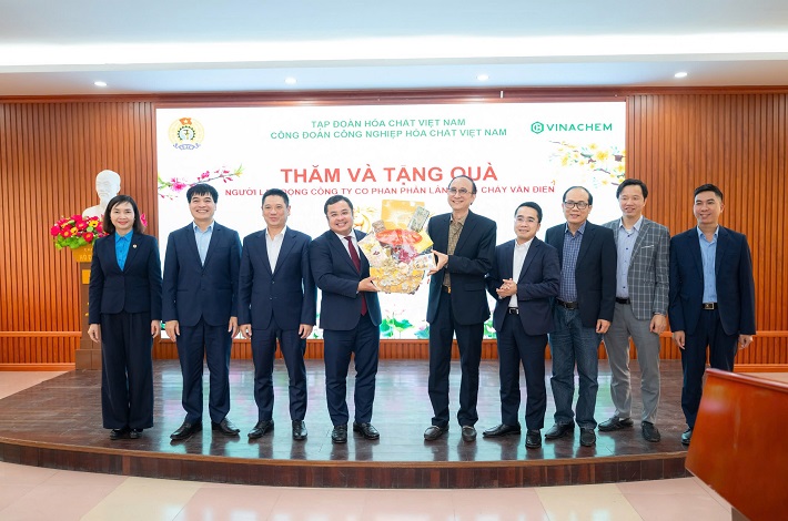 chủ tịch vinachem chúc tết 1