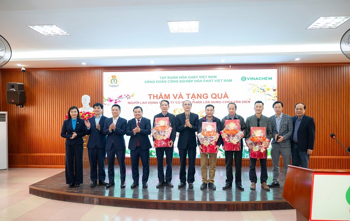 chủ tịch vinachem chúc tết 3