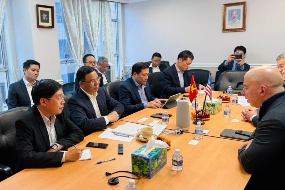 Quyền Bộ trưởng Bộ Công Thương Lê Mạnh Hùng tiếp ông Roger Romulus Martella, Tổng Giám đốc điều hành GE Vernova