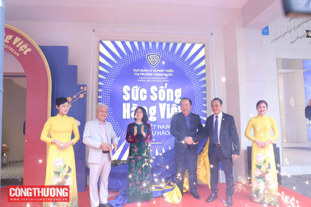 Khai trương không gian trưng bày, live stream "Sức sống Hàng Việt"