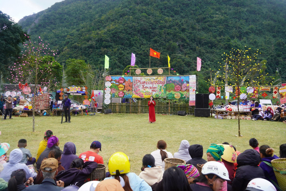 Quang cảnh phiên chợ