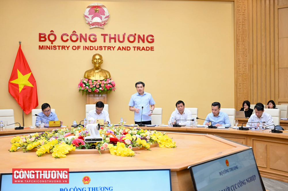 Cục trưởng Cục Công nghiệp Trần Việt Hòa báo các giải pháp chiến lược thực hiện mục tiêu tăng trưởng 2 con số trong lĩnh vực công nghiệp