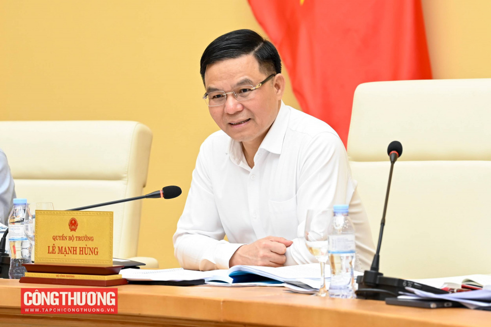 Chỉ ra nhóm giải pháp dài hạn mang tính nền tảng cho phát triển công nghiệp, Quyền Bộ trưởng chỉ đạo cần đẩy nhanh việc hoàn thiện định hướng chiến lược và mô hình phát triển của ngành 